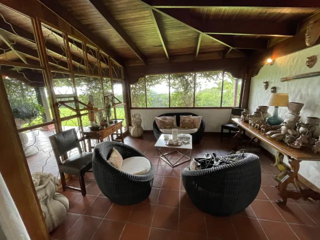 Santa Ana Piedades casa de una planta con 10.763m2