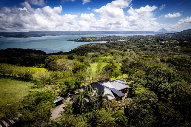 Exclusiva Finca con Vista al Lago y Volcán Arenal – BAJO CONTRATO
