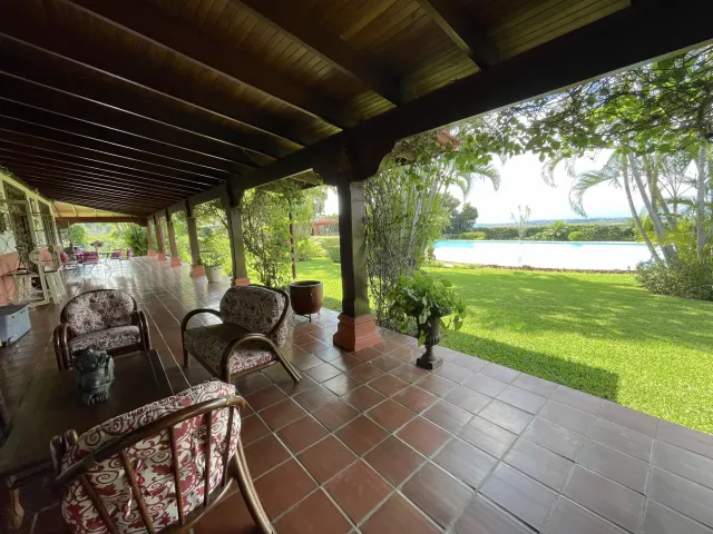 Santa Ana Piedades casa de una planta con 10.763m2