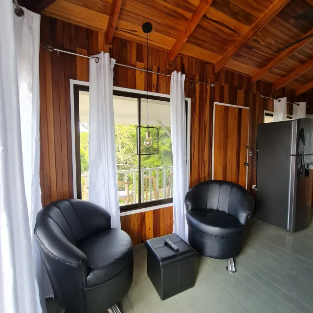 Hotel Boutique con Vista al Océano en Dominical – 13 Unidades en 1 Hectárea