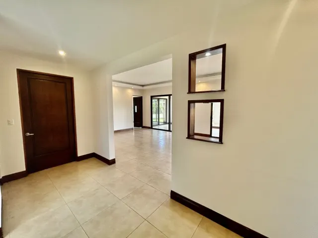 Encantadora Casa en Condominio en Lindora, Santa Ana