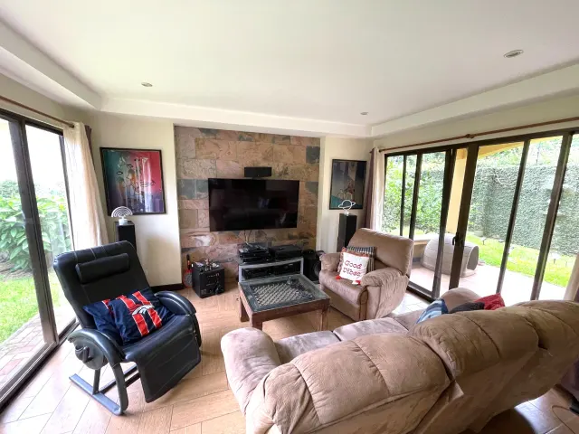 Preciosa casa en condominio Santo Domingo.