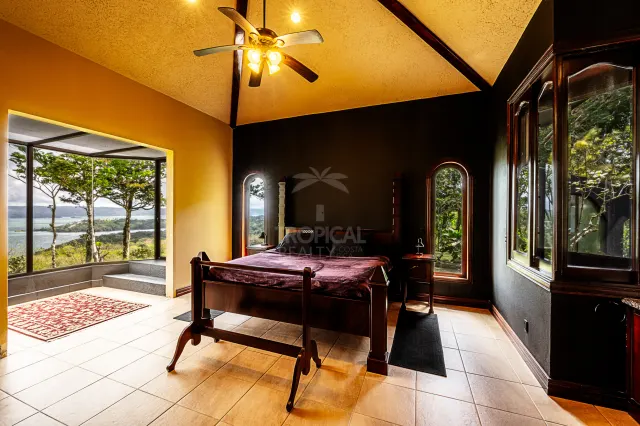 Exclusiva Finca con Vista al Lago y Volcán Arenal – BAJO CONTRATO
