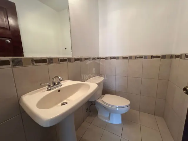 Espacioso Townhouse de 4 Habitaciones en Condominio Villas de Valencia, Escazú