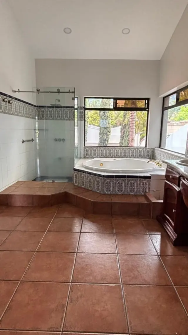 Casa de Lujo en Los Laureles, Escazú