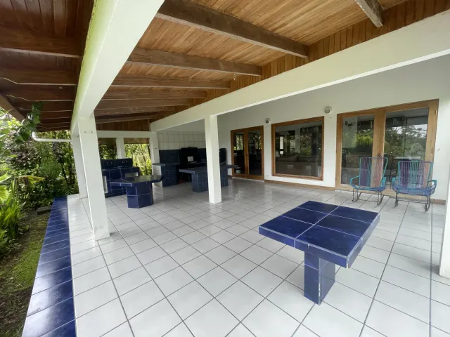 Propiedad de 26 hectareas con canopy tour, caballos, dos casas y plataformas planas listas para construir casas