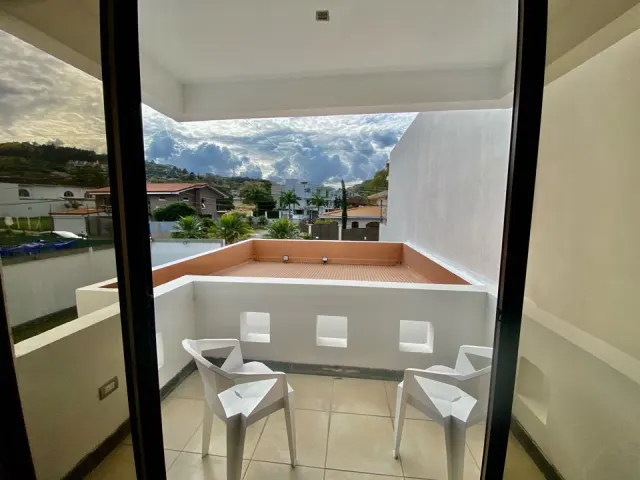 Escazu, casa moderna en venta independiente