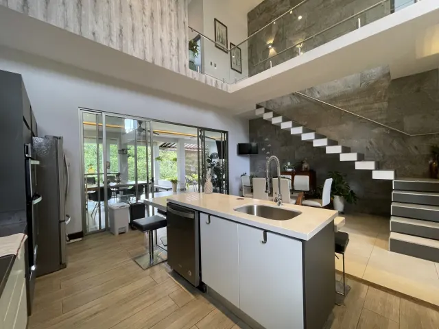 Hermosa Casa en Venta en Condominio - Hacienda Los Reyes