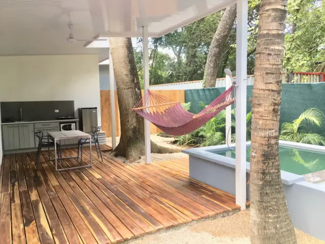En Venta: Propiedad de Inversión Llave en Mano con 6 Lodges en Surfside Potrero