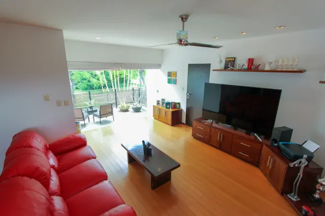 Refugio Moderno en Campo de Golf: Espectacular Casa en Valle del Sol, Santa Ana