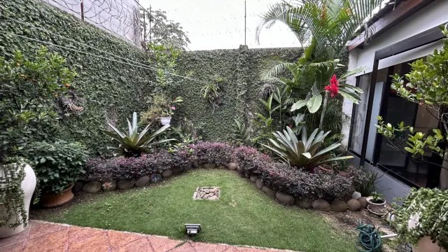 Casa en Venta en Rohrmoser, Pavas – Amplios Espacios y Terraza Privada