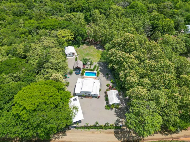 Villas Oasis – Propiedad Multifamiliar con Potencial de Inversión Cerca de Tamarindo