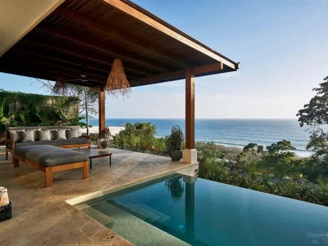 Casa de lujo con vista al océano en Santa Teresa - USD $1,500,000
