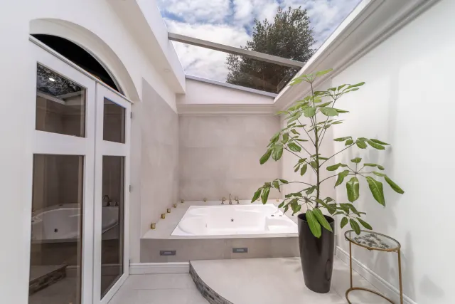 Lujosa casa colonial en venta en la exclusiva comunidad Monteran, Curridabat