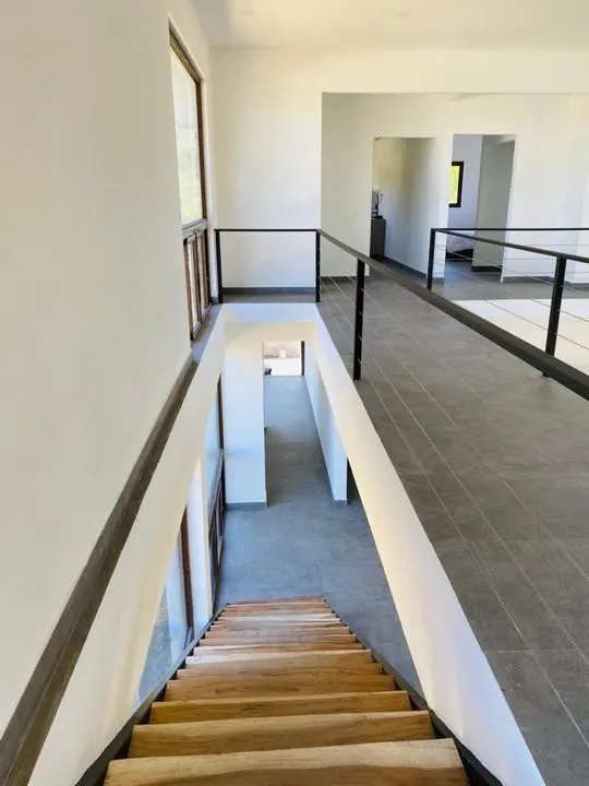 Casa Frente al Mar con Piscina en Playa Tivives – 4 Habitaciones + 2 Apartamentos | $595,000