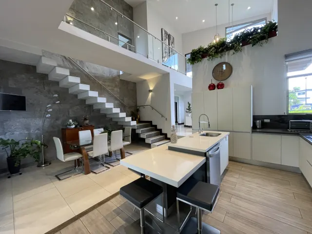 Hermosa Casa en Venta en Condominio - Hacienda Los Reyes