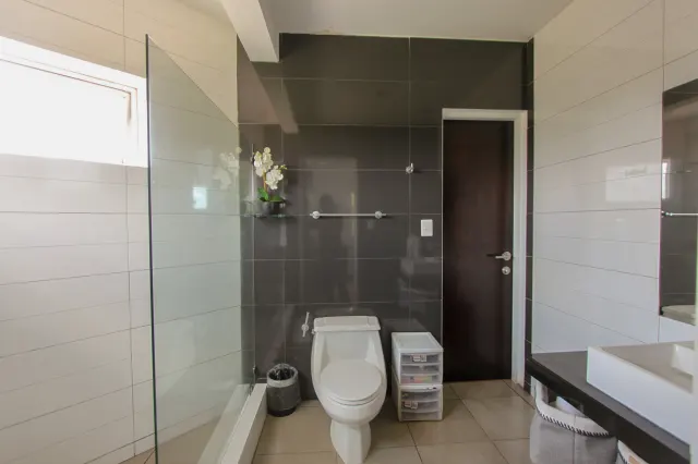 Refugio Moderno en Campo de Golf: Espectacular Casa en Valle del Sol, Santa Ana