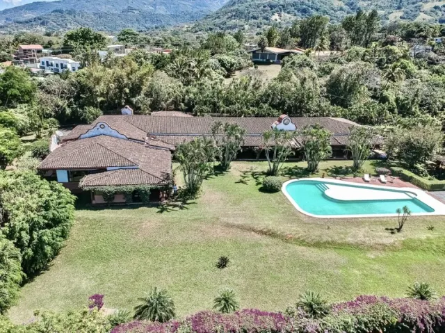 Santa Ana Piedades casa de una planta con 10.763m2