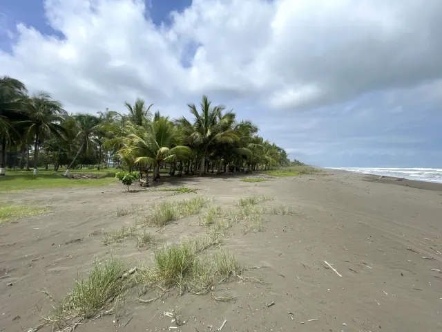 Casa de Playa Moderna en Venta Cerca de Playa Palma, Parrita