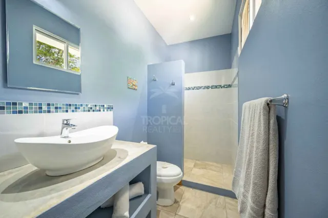 Villas Oasis – Propiedad Multifamiliar con Potencial de Inversión Cerca de Tamarindo