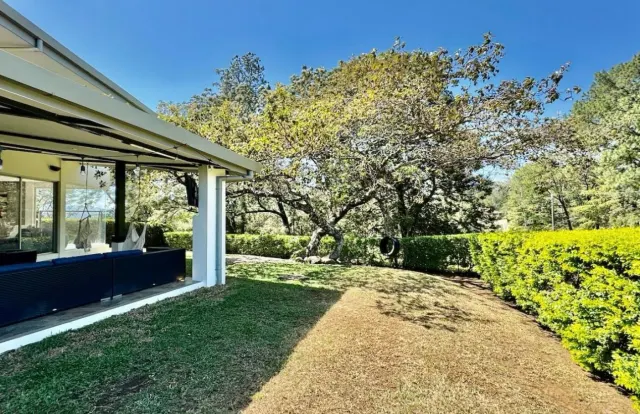 Encantadora residencia de dos pisos en Los Reyes La Guacima
