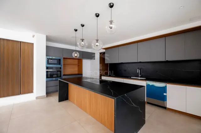 Casa Moderna de Lujo con Piscina Privada en Los Laureles, Escazú