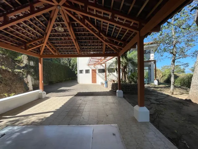 Casa moderna en condominio Ciudad Colon con vistas