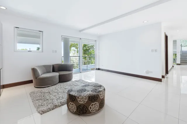Residencia Contemporánea de Lujo en Venta en Piedades de Santa Ana con Vistas Espectaculares al Valle