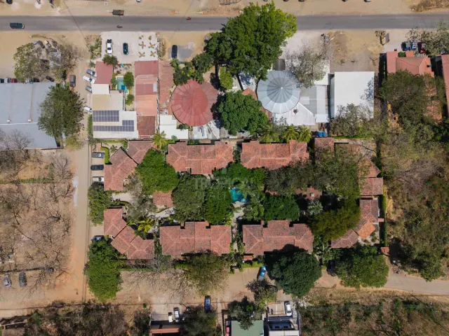 Townhome Renovado en Venta en Tamarindo – A Pasos de la Playa y con Excelente Potencial de Inversión