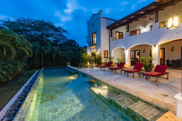 Casa Colonial Española de Lujo en Hacienda Pinilla – Piscina Infinity y Estilo Resort