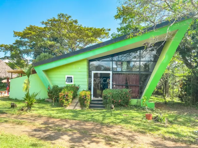 Amplia Residencia con Terreno Excepcional en Montezuma / Las Delicias