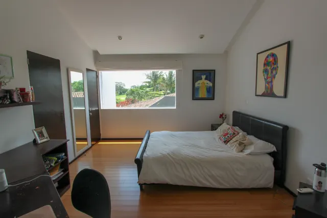 Refugio Moderno en Campo de Golf: Espectacular Casa en Valle del Sol, Santa Ana