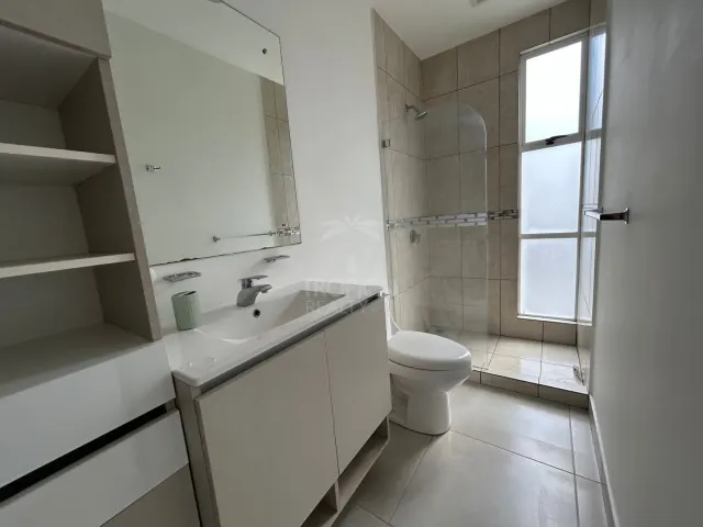 Townhouse Contemporáneo en Alquiler – Piedades de Santa Ana