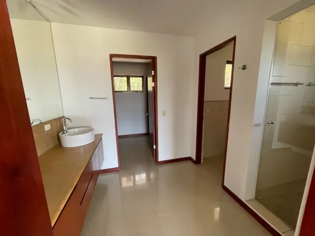 Casa moderna en condominio Ciudad Colon con vistas