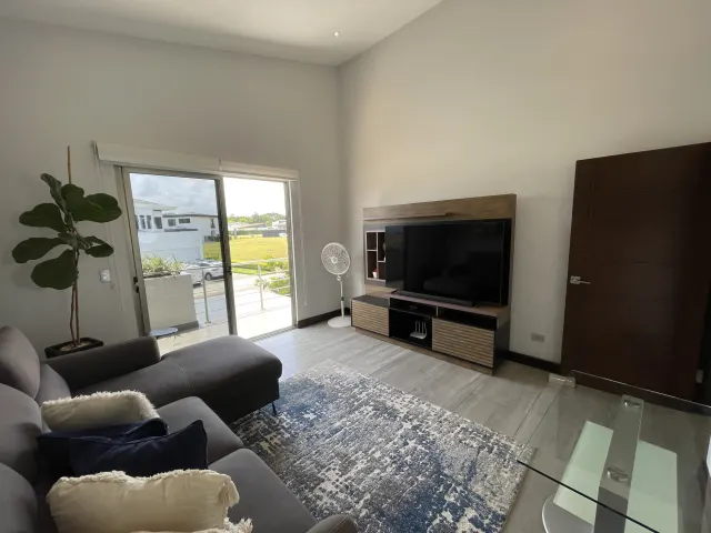 Hermosa Casa en Venta en Condominio - Hacienda Los Reyes