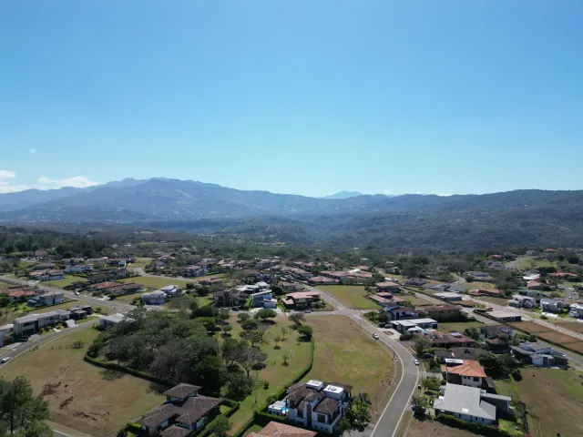 Los Reyes La Guácima casa de una planta en venta o alquiler