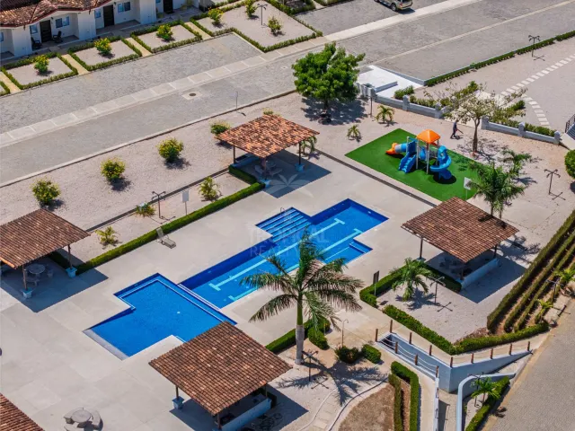 Townhome de Lujo en Venta en Rancho Villa Real | Amueblado, Esquinero y a Minutos de Tamarindo