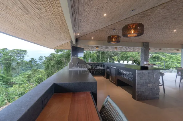 Casa de Lujo con Piscina Infinita y Vistas 360° en la