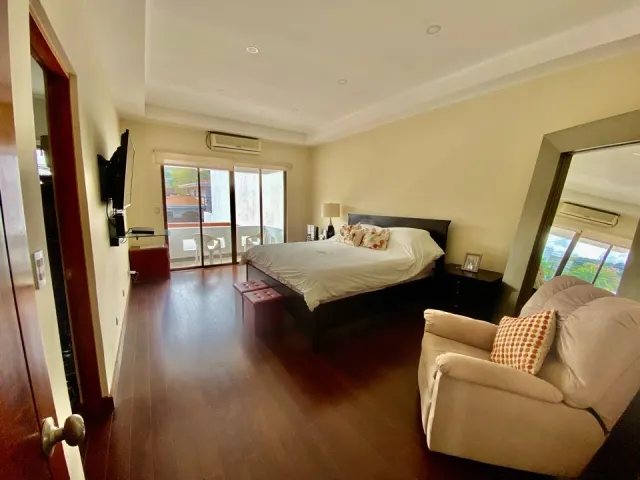 Escazu, casa moderna en venta independiente
