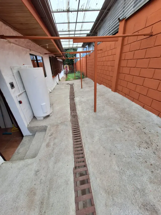 Amplia Casa en Alquiler con Uso Residencial o Profesional en San Rafael de Santa Ana