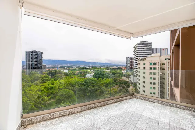 Penthouse de Lujo con Vista Panorámica en Nunciatura – Elegancia, Ubicación y Confort