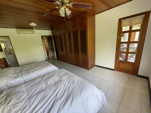 Para Venta Casa de una planta, con piscina