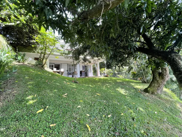 Santa Ana Piedades casa de una planta con 10.763m2