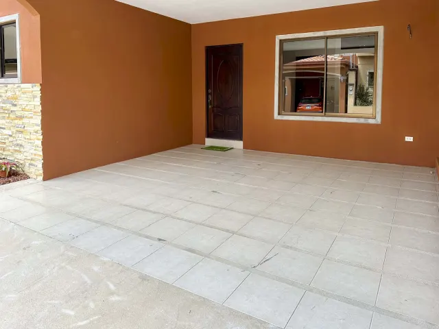 Condominio Moderno de 2 Dormitorios en Monte Blanco, Heredia