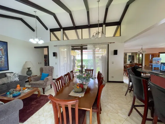 Preciosa casa en condominio Santo Domingo.