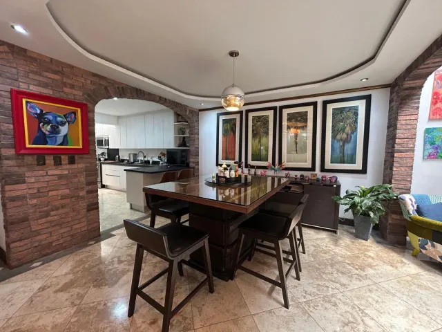 Residencia de Lujo en Guachipelín: Espacio, Elegancia y Exclusividad