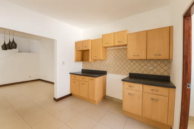 Casa Independiente en Venta en Rohrmoser con 4 Habitaciones