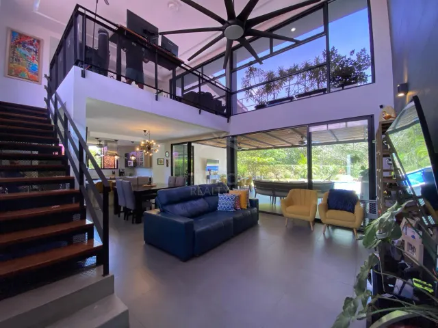 Moderna Casa con Piscina Privada en Hacienda Los Reyes