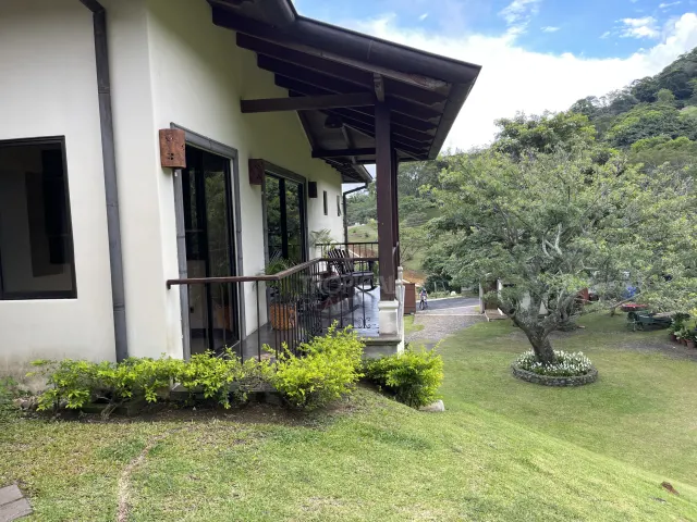 Propiedad Estratégica de Inversión y Quinta Privada en Piedades, Santa Ana