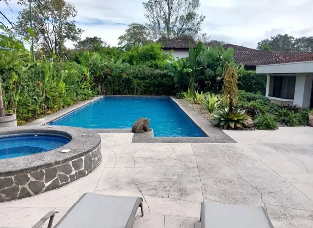 Para Venta Casa de una planta, con piscina